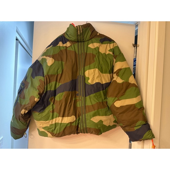 NWT adidas IVY PARK Puffer Jacket Oversized Camo Print/Solar Orange Small - Picture 9 of 11
